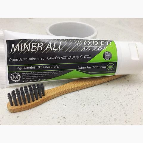 Cepillo Dental Ecológico de Bambú y Carbón Activado